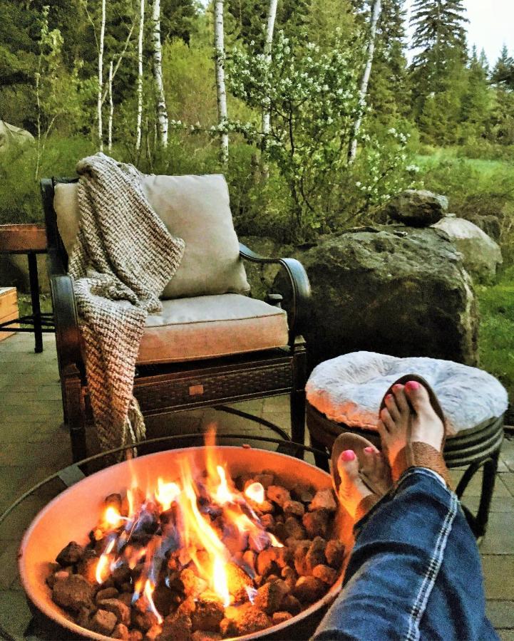 A Suite Retreat - Beyond Bed & Breakfast Sun Peaks Dış mekan fotoğraf